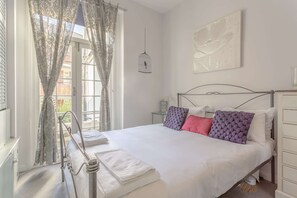 1 habitación, tabla de planchar con plancha, internet y ropa de cama 