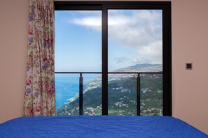 4 bedrooms, iron/ironing board, travel crib, internet