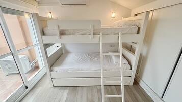 2 slaapkamers, een strijkplank/strijkijzer, gratis wifi, beddengoed