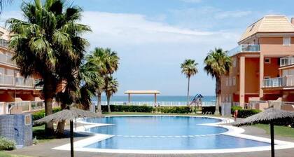 PENTHOUSE DE PLAGE DE PREMIÈRE LIGNE AVEC VUE SUR LA MER. WIFI