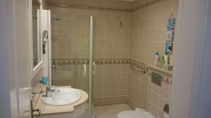 Shower, hair dryer, bidet, towels - JANDIA APARTMENT IDEAL TO RELAX WITH TERRACE AND VIEWS (pajara)