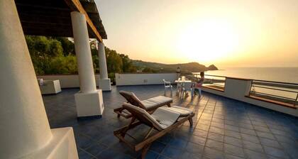 Kolmen huoneen merinäköala panoraamaterassilla - 3 'päässä San Gregorion rannalta
