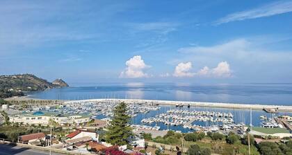 Seaview 3-room apartment- 3 min by car from the beach