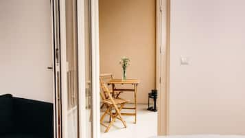 Chambre Double, salle de bains commune | Balcon
