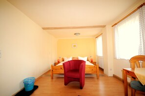 Double Room, 1 Queen Bed, Non Smoking, Refrigerator