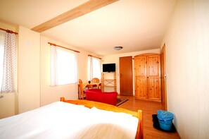 Double Room, 1 Queen Bed, Non Smoking, Refrigerator | Desk, free WiFi, bed sheets - Pension Gasthof Klette Oybin (Oybin)