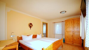 Double Room, 1 Queen Bed, Non Smoking, Refrigerator - Pension Gasthof Klette Oybin (Oybin)