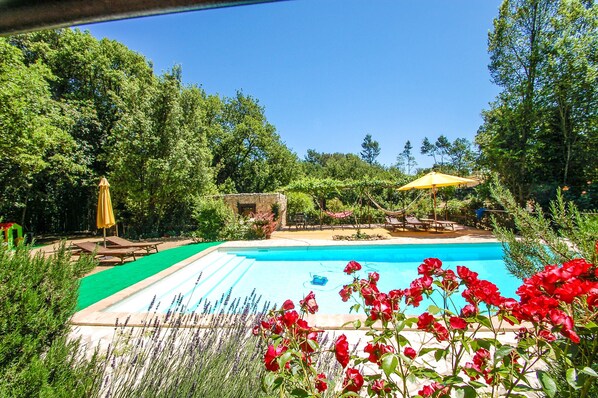 Outdoor pool, pool loungers - House with private pool. Quiet Location. Fenced/secured pool area (Santa Restituta)