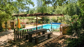 AuĂenpool, LiegestĂŒhle