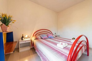 2 bedrooms, iron/ironing board, bed sheets