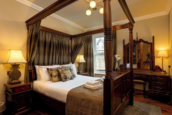 2 habitaciones, tabla de planchar con plancha, internet y ropa de cama