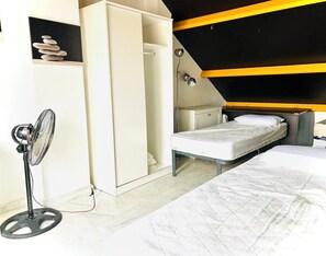 3 bedrooms, in-room safe, iron/ironing board, WiFi - Splendid, luxurious beach holiday house near fishing villages. A/C pool** (Nuevo Portil)