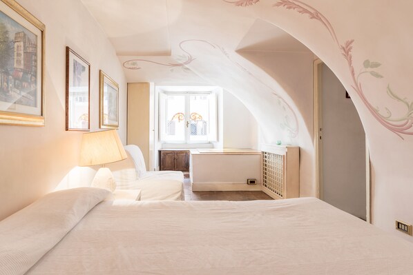 2 bedrooms, iron/ironing board, WiFi, bed sheets - Piazza Colonna Apartment - Charme Holidays (Rome)