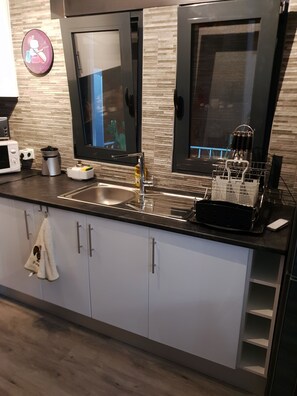 Fridge, microwave, oven, stovetop - Magnificent studio OURA ALBUFEIRA with balcony and barbecue (Albufeira)