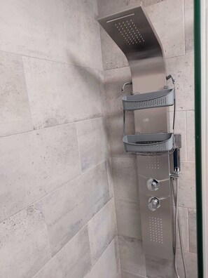 Hair dryer, towels, soap, shampoo - Magnificent studio OURA ALBUFEIRA with balcony and barbecue (Albufeira)