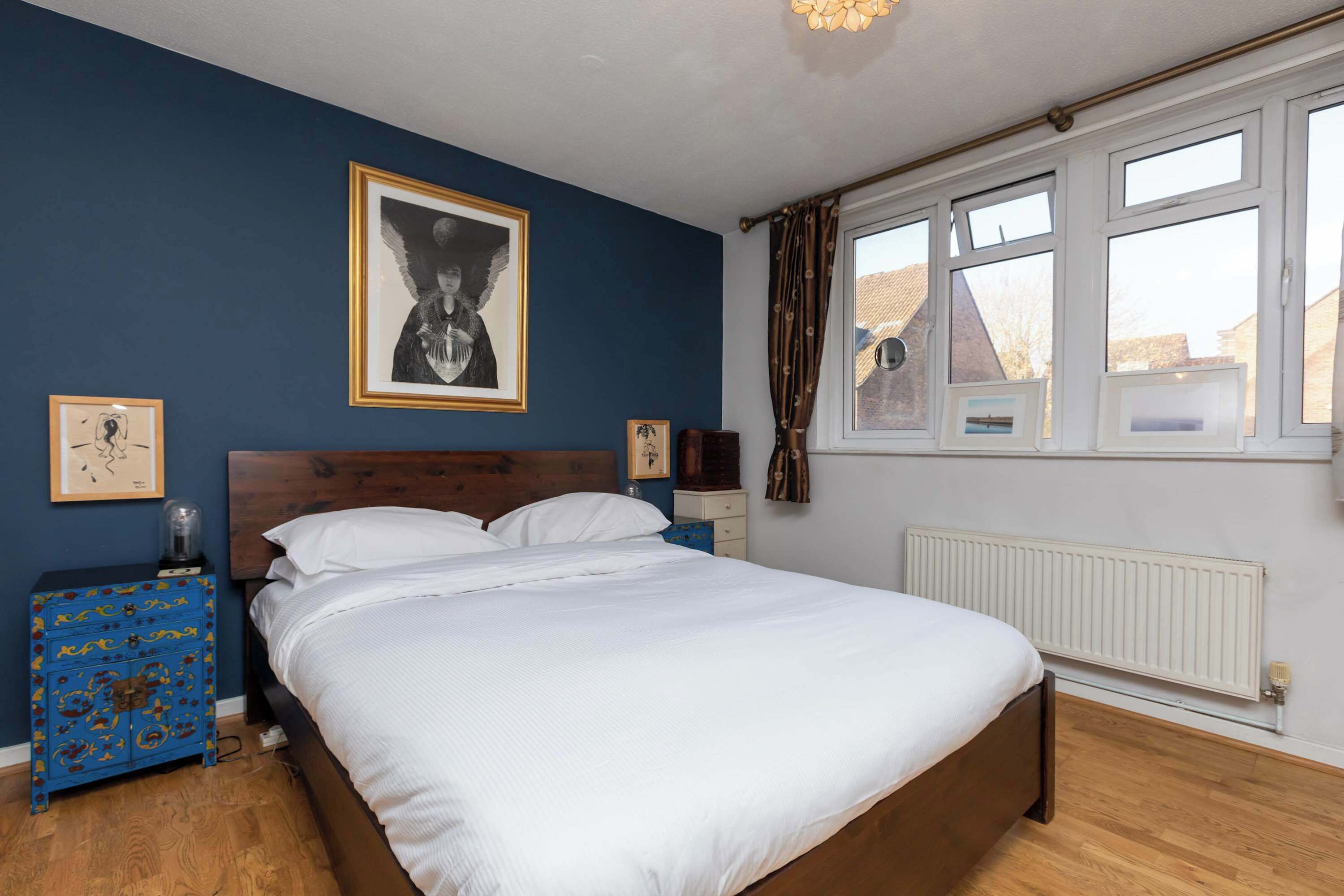 2 bedrooms, desk, iron/ironing board, internet