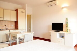1 bedroom, iron/ironing board, bed sheets