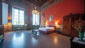 1 bedroom, iron/ironing board, WiFi (free), bed sheets