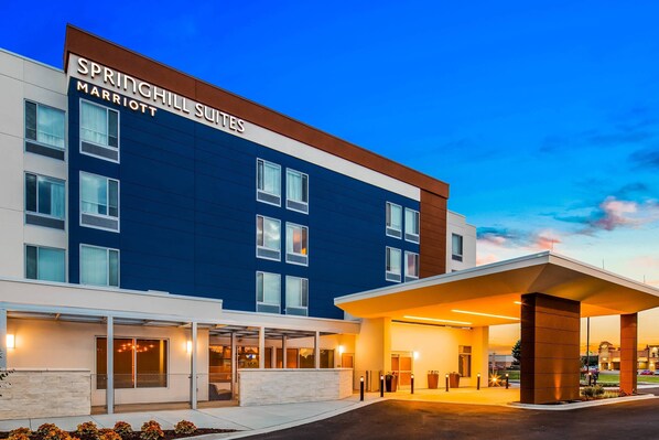 Springhill Suites by Marriott Chambersburg: 2022 Room Prices, Deals
