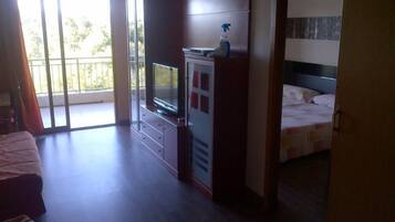 1 bedroom, iron/ironing board, free WiFi, wheelchair access