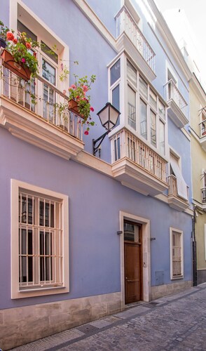 TOWER. Walking distance to La Caleta. Ascensor.WIFI 