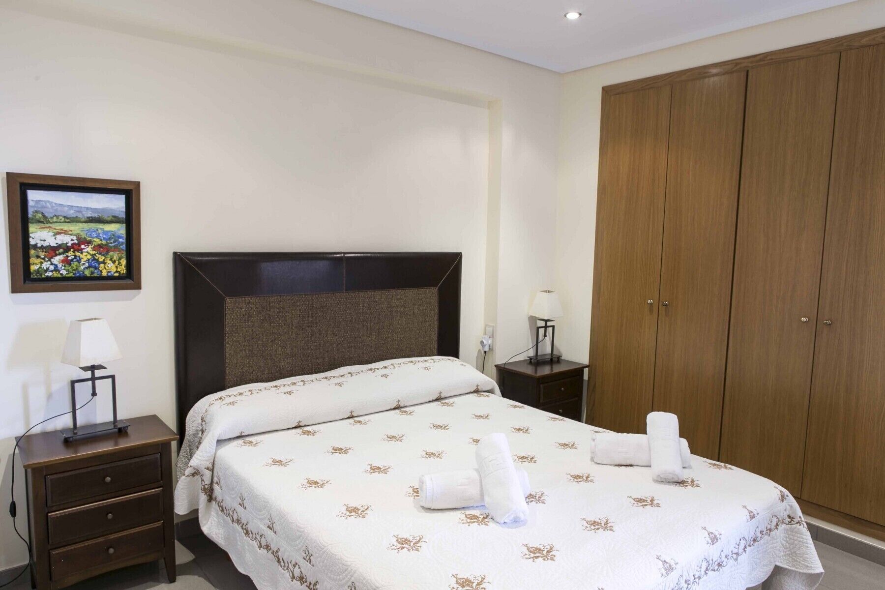 2 slaapkamers, een strijkplank/strijkijzer, gratis wifi, beddengoed