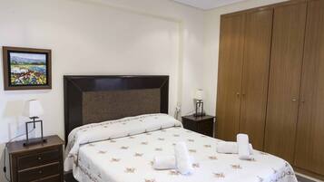 2 chambres, fer et planche Ă repasser, Wi-Fi gratuit, draps fournis