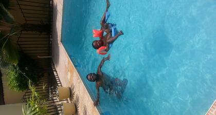 Appartement moderne de deux chambres avec piscine - entiĂšrement autonome V7