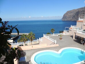 Pool - ROMANTIC RETREAT IN PRIME POSITION WITH STUNNING VIEWS TO CLIFFS, MARINA & SEA (Santiago del Teide)