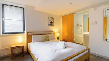 2 bedrooms, iron/ironing board, bed sheets