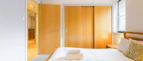 1 chambre, fer et planche Ă repasser, draps fournis