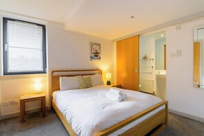 2 室のベッドルーム、アイロン / アイロン台、ベッドシーツ