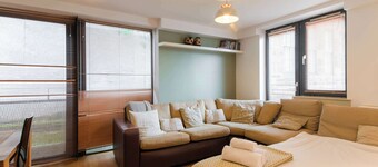 Modern 2BDR Flat by Cathedral in Old Town