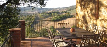 Villa Mulinello, secluded, panoramic view over Montepulciano valley.