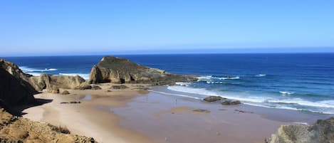 Plage à proximité, chaise longue
