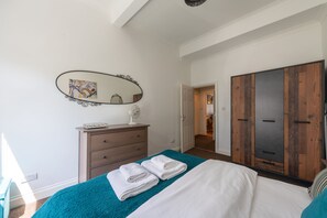 2 bedrooms, iron/ironing board, travel cot, free WiFi