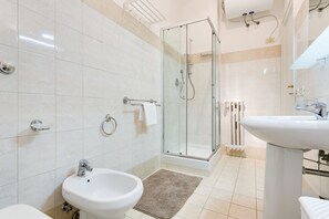Bathroom - Lovely flat next to St. Peter's C. (Roma)