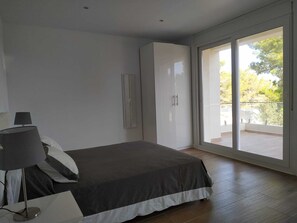 3 chambres, fer et planche à repasser, Wi-Fi, literie fournie