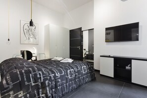 3 bedrooms, iron/ironing board, WiFi, bed sheets - New hi-tech apt close to VATICAN -M (Roma)