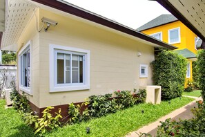 1 Bedroom Villa | Een bureau, geluiddichte muren, een strijkplank/strijkijzer, gratis wifi