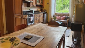 Private kitchen - Charming Morningside Flat in Edinburgh (Edinburgh)