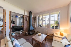 Télévision, cheminée