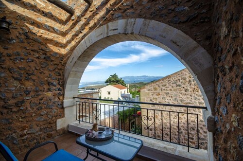 Villa en pierre partagée piscine et vue sur la mer, 1chambres, wifi, barbecue