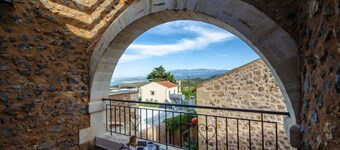 Stone villa shared pool & seaview, 1bedrooms, wifi, bbq