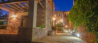 Stone villa shared pool & seaview, 1bedrooms, wifi, bbq