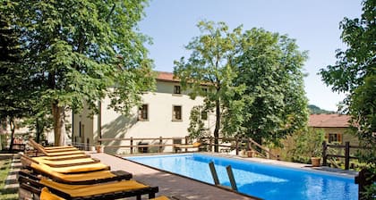 Villa Casalino your Tuscany wedding, 13 bedrooms and ensuites up 32 guests,