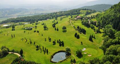 Villa Casalino your Tuscany wedding, 13 bedrooms and ensuites up 32 guests,