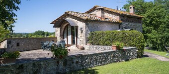 Pleasant characteristic hayloft that has been renovated into holiday apartment in a part of the Chianti that is ideal for visiting the most important towns.