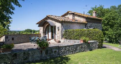 Pleasant characteristic hayloft that has been renovated into holiday apartment in a part of the Chianti that is ideal for visiting the most important towns.