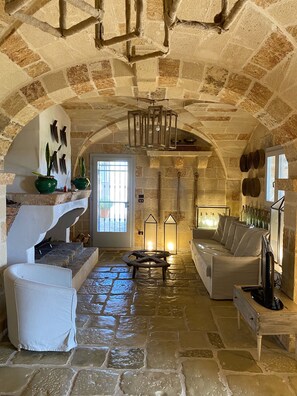 TV, fireplace - 1900 farm with swimming pool, yard, olive grove, fruit trees and views of the sea (Lecce)